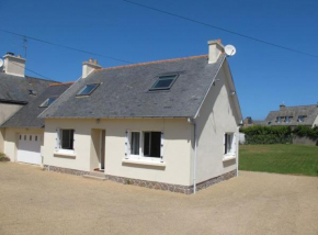 Maison avec jardin, WIFI, à 50m de la plage à TREGASTEL - Réf 195